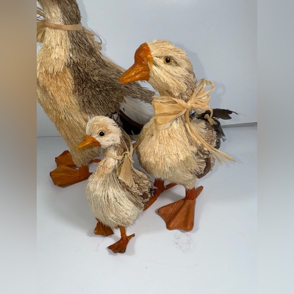 Vintage straw/feathers duck set of three -family - Picture 4 of 14